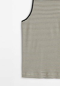Sort og creme stribet tanktop med ribbet tekstur, rund hals og uden ærmer, med en kontrastfarvet sort kant langs kanterne.