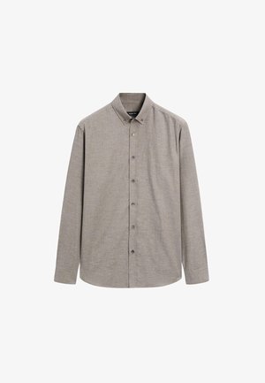 Langærmet beige skjorte med knapper og krave med knap, frontknapper og lige kant, præsenteret på en hvid baggrund.