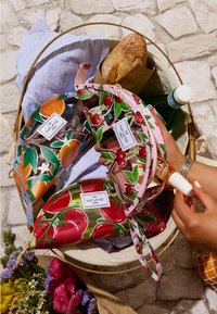 The Flat Lay Co. LUNAR FLAT LAY MAKEUP POUCH - Trousse - cherries