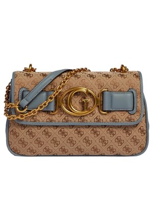 Rechthoekige bruine handtas met patroon, lichtblauwe randen, een gouden kettingriem en een grote gouden G-vormige gesp op de voorflap.
