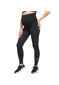 Leggings premaman neri con vita alta, texture liscia e logo Nike sulla parte inferiore della gamba sinistra. Abbinati a scarpe da atletica nere.