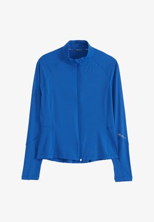 Chaqueta deportiva azul de manga larga con cremallera frontal, cuello alto, orificios para los pulgares en las mangas y un logo sutil en el brazo izquierdo.