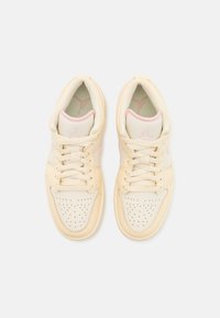 Jordan AIR JORDAN 1 SE - Trainers - legend pink/sail/coconut milk