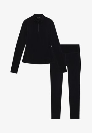 Must värske sportlik komplekt, kus on pikad varrukad ja pool tõmblukuga krae, ning sobivad legginsid. Komplekt on sileda tekstuuriga ja minimaalsete õmblustega.