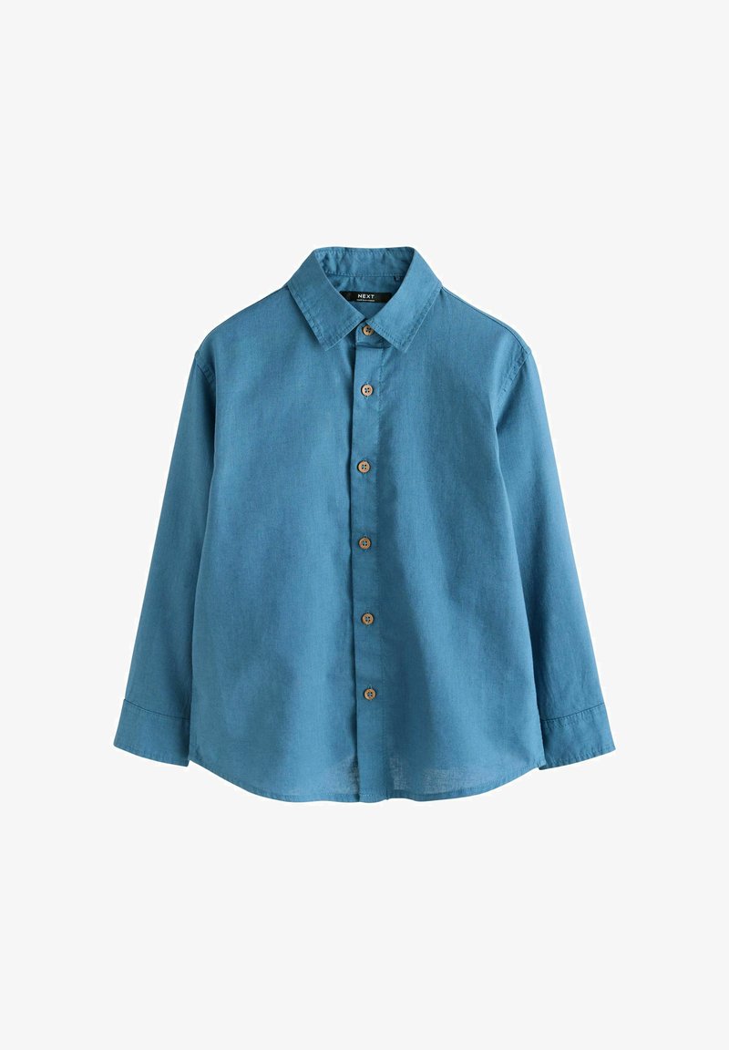 Chemise bleue à manches longues avec col et six boutons en bois sur le devant, présentée sur un fond blanc.