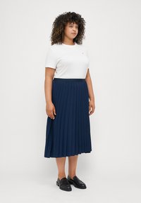 Tommy Hilfiger Curve FLUID PLEATED MIDI SKIRT - Plisséskjørt - dark night navy
