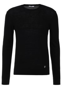 Svart stickad tröja med rund halsringning och långa ärmar. Har en subtil textur och en liten logotypdetalj längst ner till vänster.