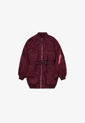 Casaco bomber bordô com fecho na frente, punhos elásticos, cinto ajustável e bolsos laterais. Tecido liso e brilhante com um bolso utilitário.