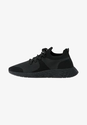 Sneakers - black