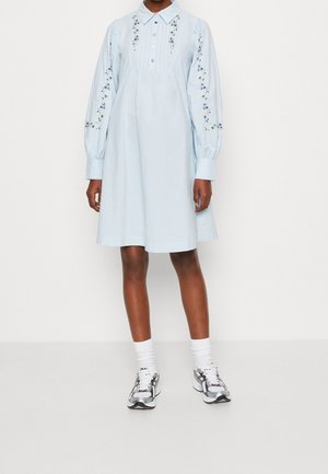 YAS Robe chemise - light blue
