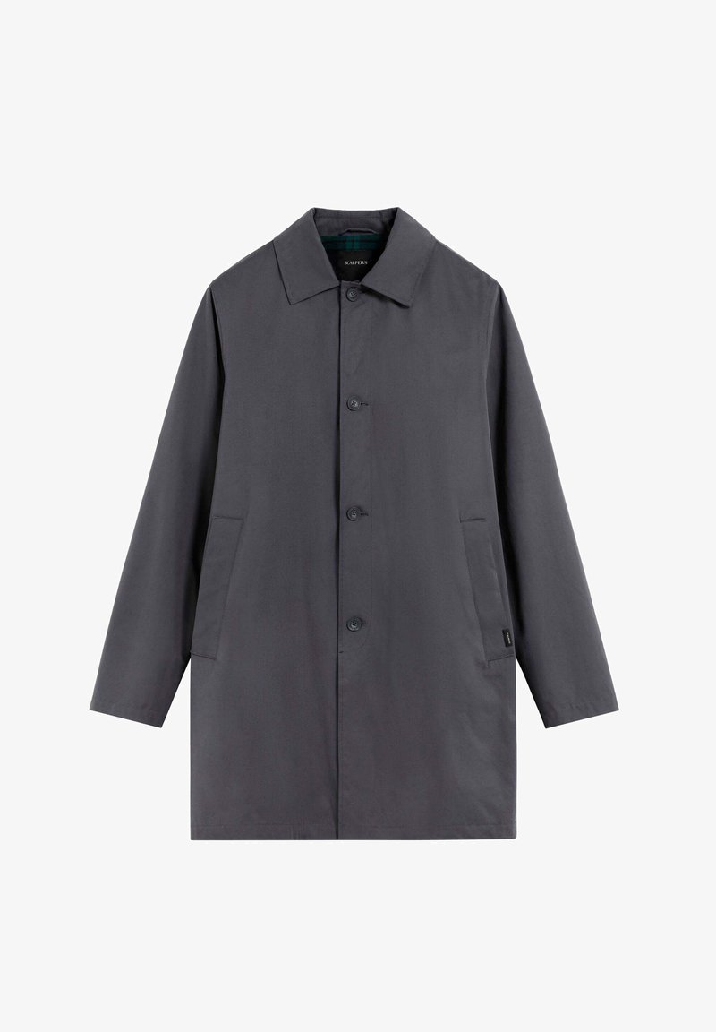 Palton lung gri cu închidere prin butoane, guler ascuțit și buzunare laterale. Realizat dintr-un material neted, cu un design minimalist.