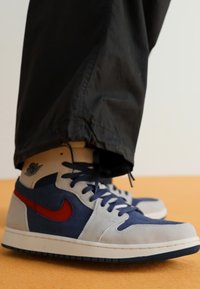 Jordan AIR JORDAN 1 ZOOM CMFT 2 granatowy
