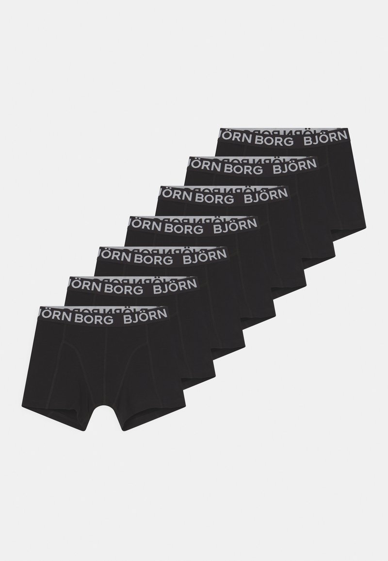 Sett med syv svarte boxershorts med et logoet elastisk liv, i kontrasterende hvitt. Stoffet ser glatt ut med en tettsittende design.