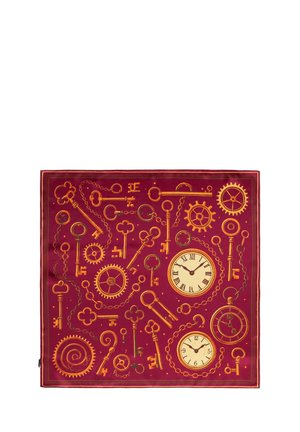 Głęboko czerwona tkanina ze złotymi vintage kluczami, trybikami zegarów i zegarkami kieszonkowymi połączonymi łańcuchami w powtarzającym się wzorze steampunk.