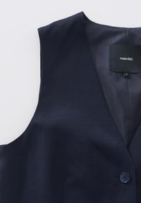 Marineblaues Weste aus glattem Stoff, mit tiefem V-Ausschnitt, ärmellosem Design und einem einzigen Knopfverschluss mit einem dezenten Glanz.