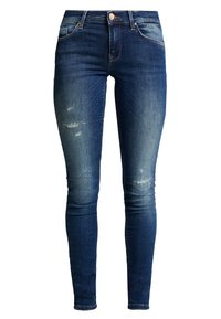 Tumma siniset pillifarkut haalistuineella pesulla, kulutusetuja reiden kohdalla, perinteinen viiden taskun malli ja metalliset koristeet.