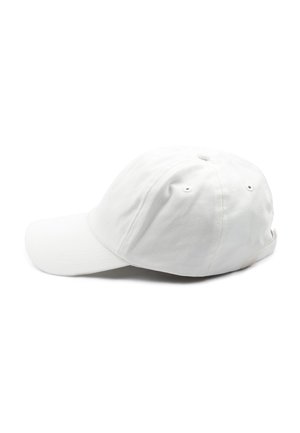 Cappellino da baseball bianco in cotone, con visiera curva, design a sei pannelli e fori di ventilazione sopra e ai lati.