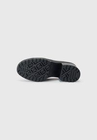Converse CHUCK 70 DE LUXE HEEL LOAFER PLATFORM PATENT LEATHER - Platåsko - rottin apple/rottin apple