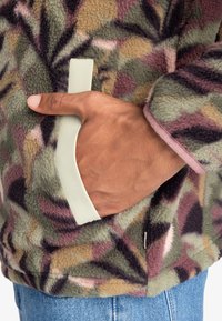 Quiksilver CLEAN COAST - Fleecejacka - desert sage abstract palm