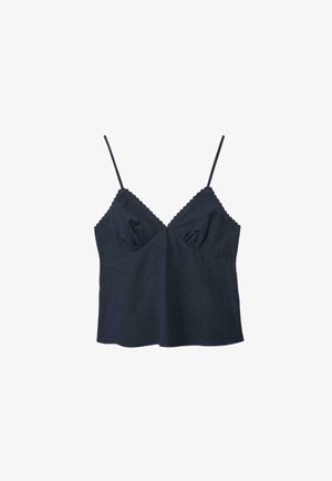 Schwarzes, kurzes Camisole-Top mit dünnen Trägern und wellenförmigen Kanten am Ausschnitt vor einfachem weißen Hintergrund.
