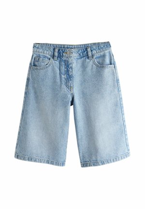 Hellblaue Jeans-Kurzshorts in knielanger Länge mit vorderem Knopf, Reißverschluss, Gürtelschlaufen und Fronttaschen.