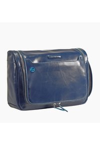 Borsa a tracolla in pelle blu navy con una tasca frontale con zip, accessori di colore azzurro contrastante, superficie liscia e forma rettangolare strutturata.
