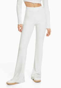 Bershka Tygbyxor - white