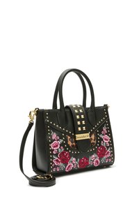 Borsa a mano in pelle nera con ricamo floreale, dettagli con borchie e un pannello in stampa leopardata. Presenta manici doppi e una tracolla rimovibile.