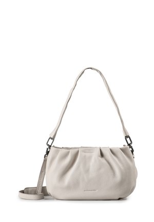 Zacht getextureerde lichtbeige handtas met geplooide details, gebogen enkele schouderband en afneembare langere crossbodyriem.