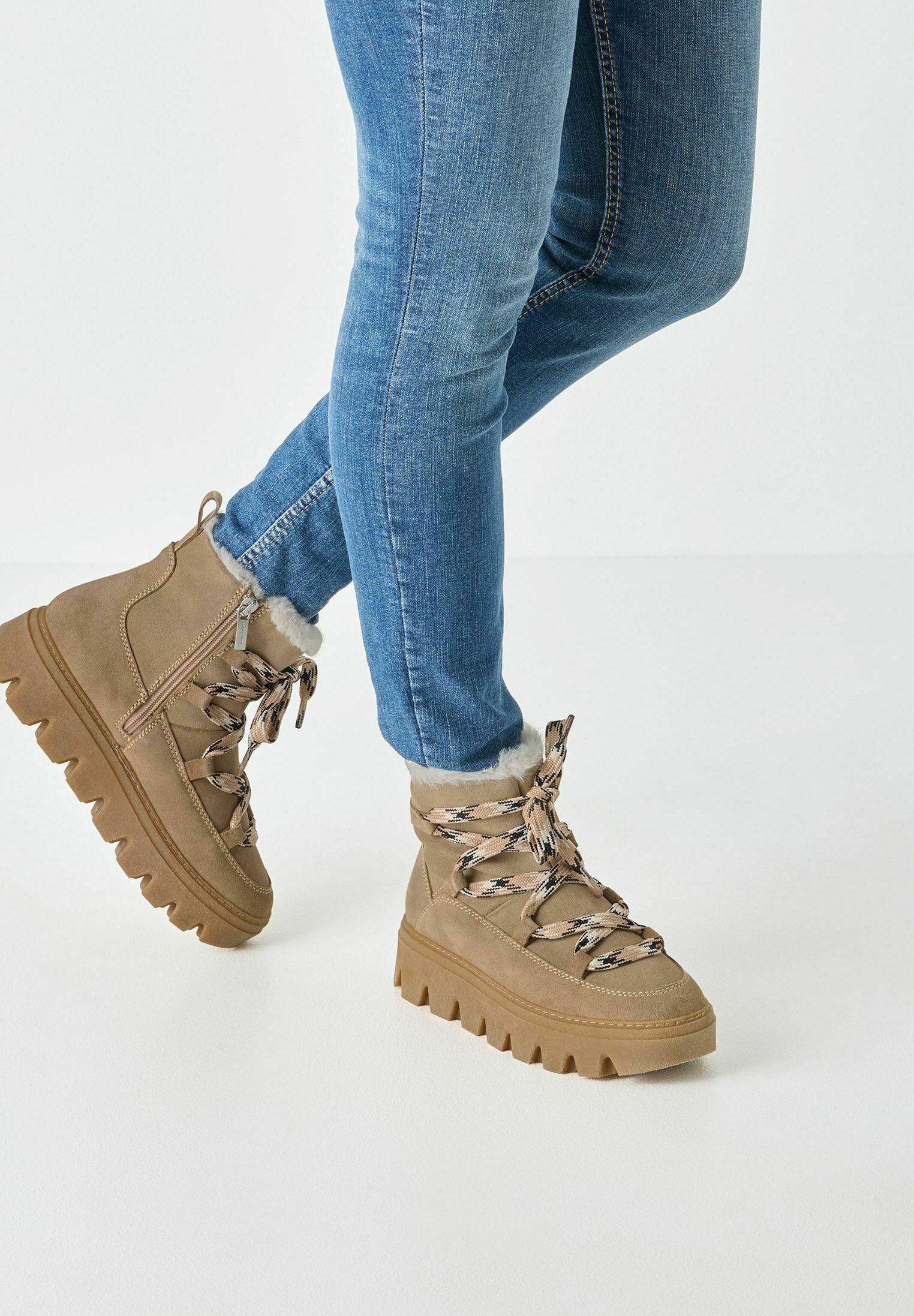 Tamaris Comfort Stivali invernali da donna senza tacco foderati idrorepellenti, Beige (Ivory), 37 EU Tamaris Comfort Stivali invernali da donna senza tacco foderati idrorepellenti, Beige (Ivory), 37 EU