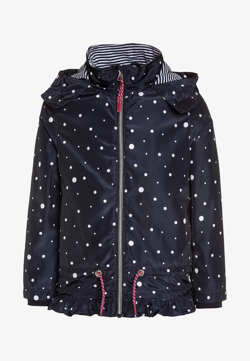 Imperméable pour enfants bleu marine à pois blancs, avec col intérieur rayé, fermeture éclair avant, cordons à embouts rouges et ourlet à volants.
