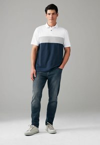 Next CHEST BLOCK STANDARD - Pikeepaita - grey white