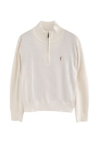 Weißer Strickpullover mit hohem Kragen und Viertelreißverschluss, ausgestattet mit gerippten Bündchen und Saum. Kleines Logo auf der linken Brust in Braun.