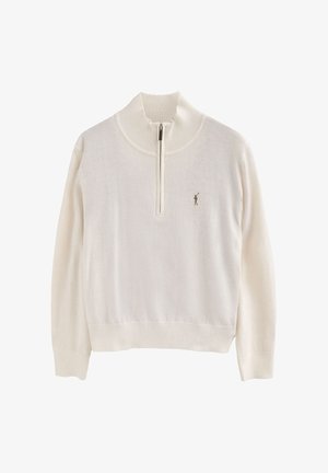 Witte gebreide trui met een hoge kraag en een kwart-rits, voorzien van ribgebreide manchetten en onderrand. Kleine logo op de linkerborst in bruin.
