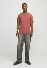 Jack & Jones ESPLIT NECK NOOS - Camiseta básica - red ochre