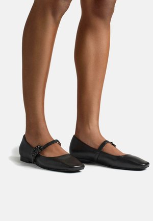 Ballerine con cinturino - black