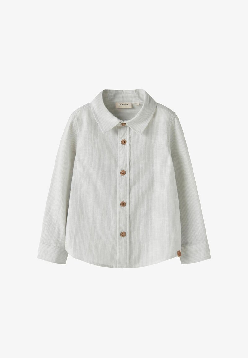 Chemise pour enfants à manches longues, gris clair, avec col et cinq boutons bruns sur le devant, fabriquée en tissu texturé.