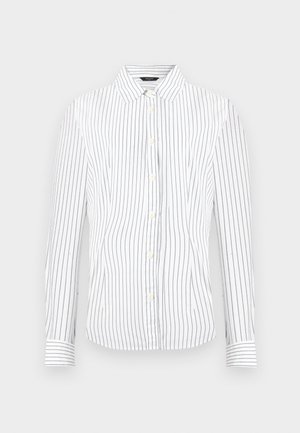 Balts garās piedurknēs pogājams krekls ar plānām vertikālām melnām svītrām un norādītu apkakli.