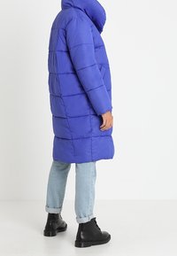 NA-KD Wintermantel - blue