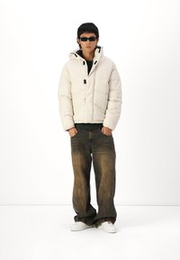Jack & Jones JJWORLD  mleczny