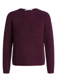 Maglione lavorato a maglia con una texture a coste, dotato di un collo rotondo e maniche lunghe. Sfumature di colore tra toni di rosso scuro e blu.