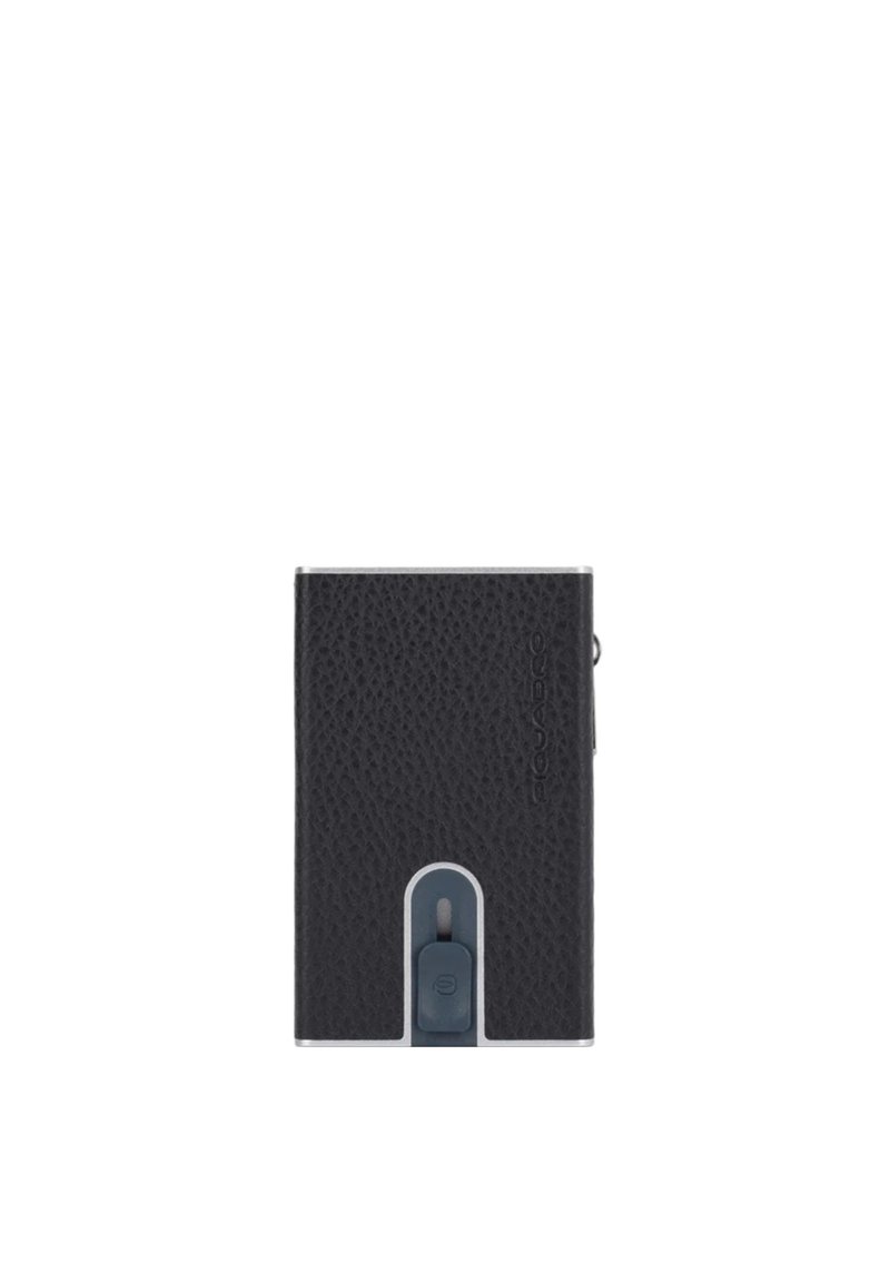 Zwart leren portemonnee met een textuur, metallic accenten en een drukknop opening mechanisme. Compact rechthoekig ontwerp.