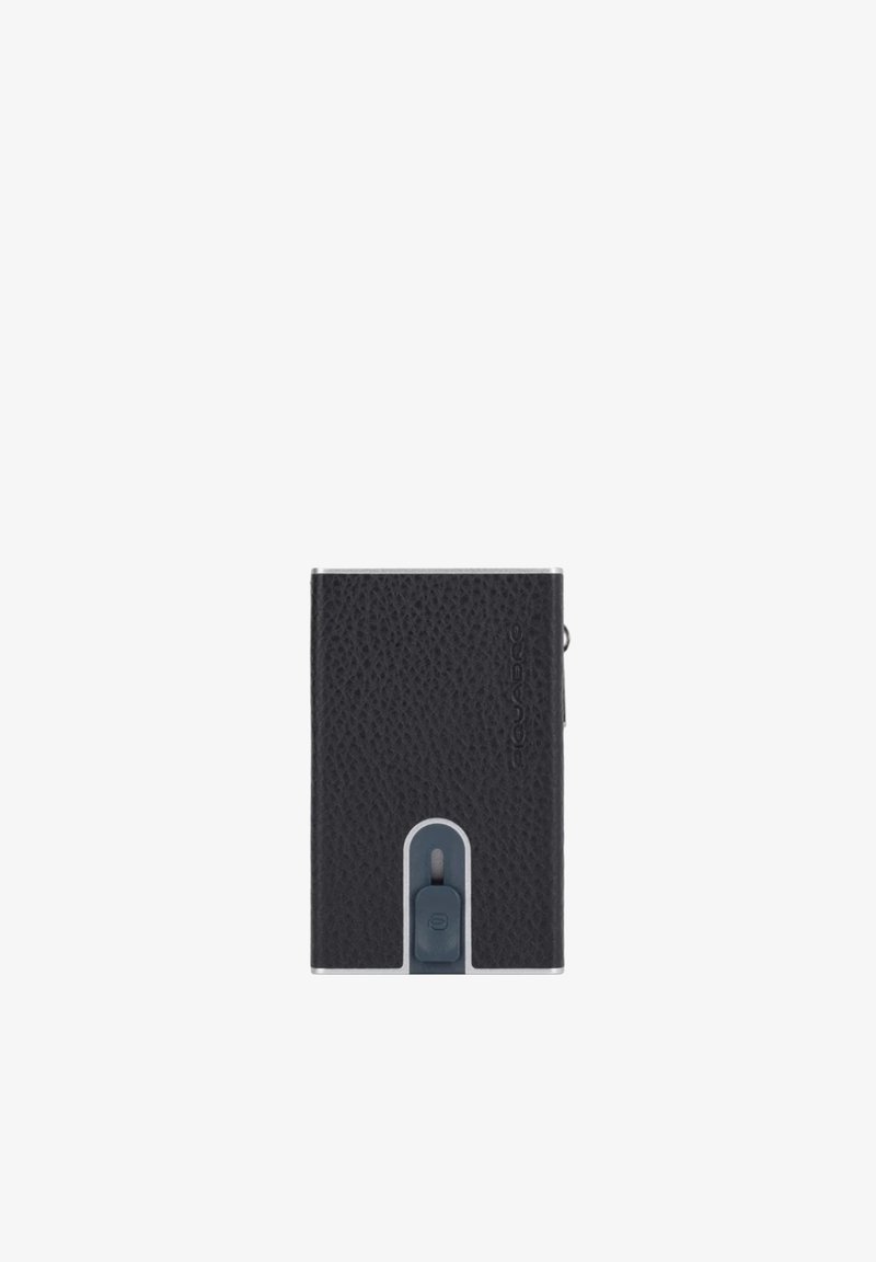 Zwart leren portemonnee met een textuur, metallic accenten en een drukknop opening mechanisme. Compact rechthoekig ontwerp.