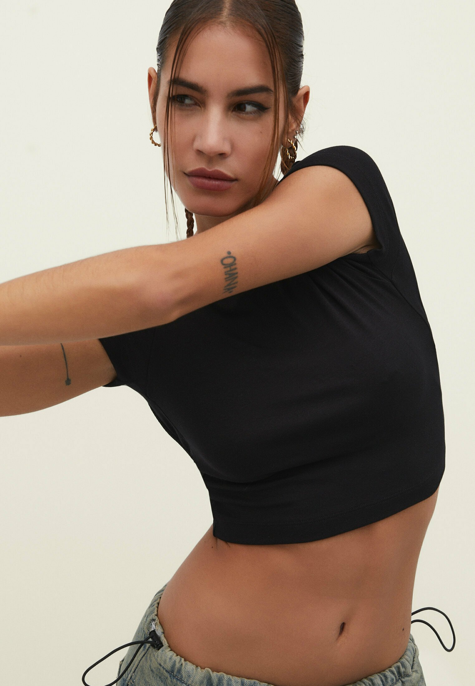 Stradivarius WITH A LOW CUT BACK T paita Metallic Black Stradivarius WITH A LOW CUT BACK T paita Metallic Black