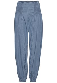 Pantalones de mezclilla en un tono azul claro con cintura fruncida, pierna ajustada y puños elásticos. Textura suave con un ajuste relajado y detalles mínimos.