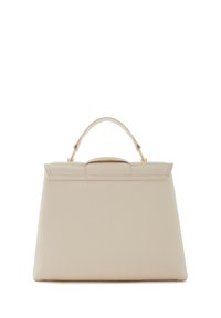 Sac à main en cuir beige avec un design structuré, une poignée supérieure et une texture lisse. Il comprend un fermoir et des accents minimalistes.