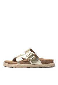 Goldfarbene, metallische Sandalen mit Kreuzriemen und einer beige Korksohle sowie gewobenem Rand. Sie verfügen über eine dekorative goldene Schnalle und eine strukturierte Oberfläche.