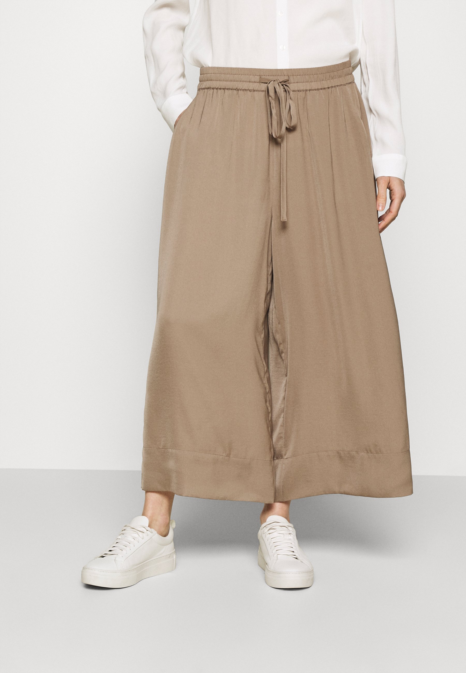JUST FEMALE PANTS - Pantaloni - pine bark/beige - Zalando