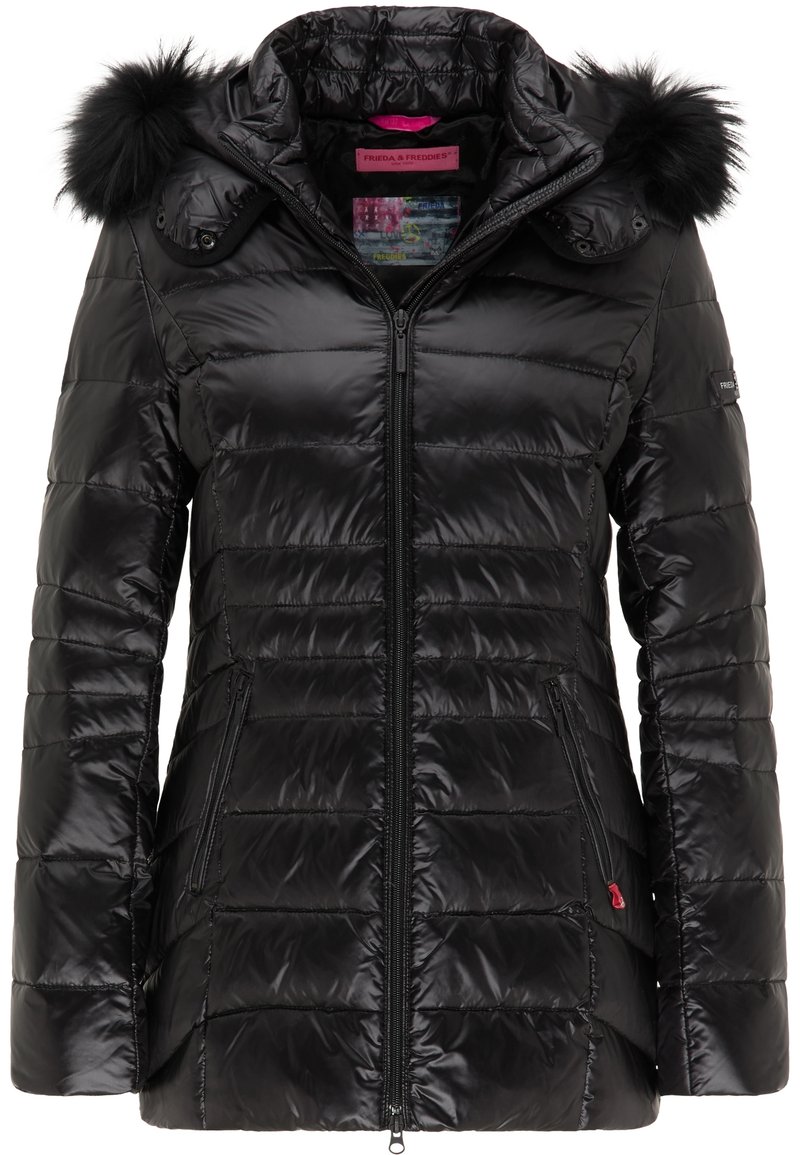 Černá péřová bunda s prošívanou strukturou, s předním zipem, odnímatelnou kapucí a koženými akcenty. Obsahuje boční kapsy a logo na rukávu.