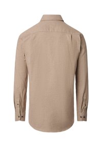 Langærmet skjorte i lys beige, tekstureret stof med standardkrave og knapmanchetter. Bagfra ses en glat, skræddersyet silhuet.